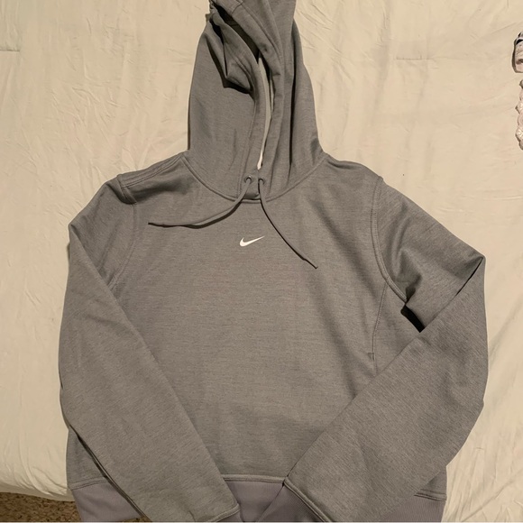 Nike Other - NIKE Thermafit crop hoodie. Size medium with thumb holes and pockets
